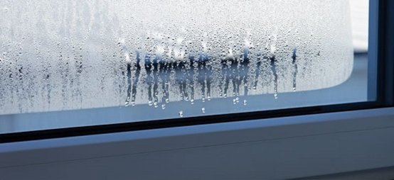 Почему на пластиковых окнах образуется вода - фото